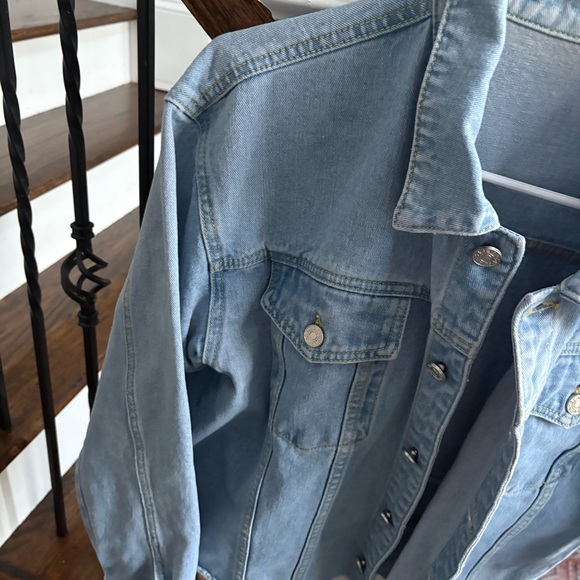 Women’s Distressed Light Wash Jean Jacket Amazon - Picture 5 of 7